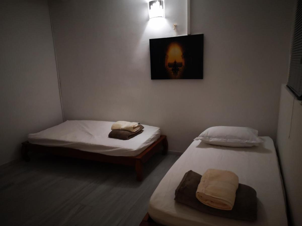 Appartement Saint Gilles Les Bains Экстерьер фото