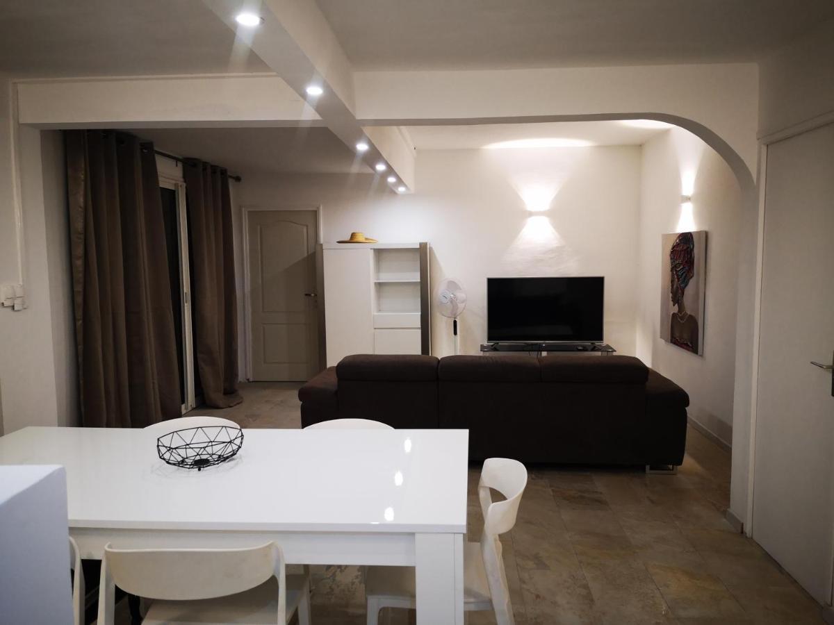 Appartement Saint Gilles Les Bains Экстерьер фото
