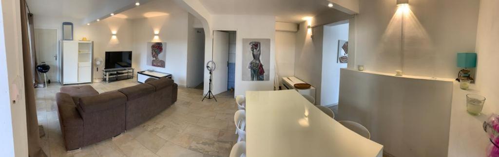 Appartement Saint Gilles Les Bains Экстерьер фото